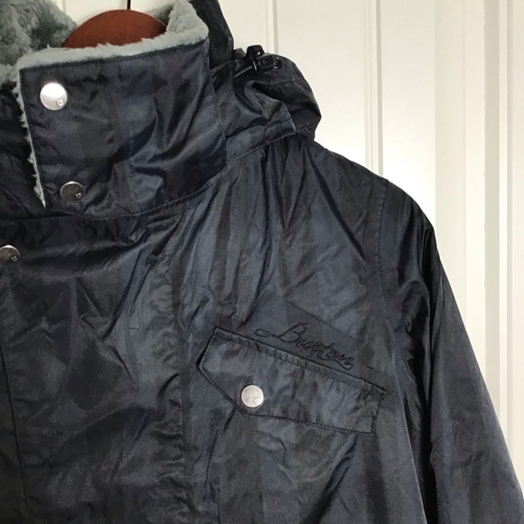 Burton Dutchess Insulated Ski Jacket in Navy and Black Stripe. - Picture 7 of 15